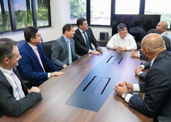 Presidente David Reis e vereadores recebem vice-prefeito Renato Junior na Câmara Municipal de Manaus