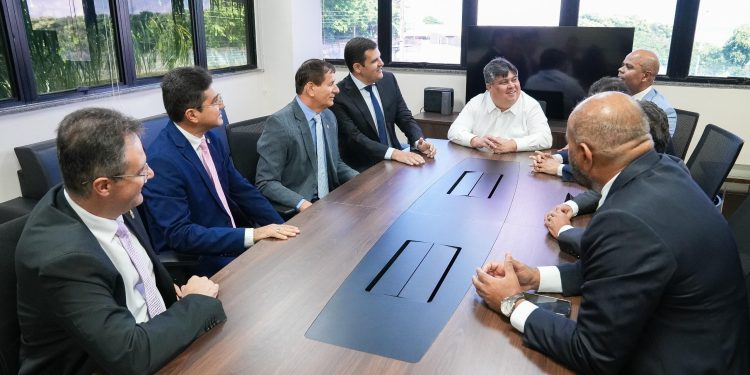 Presidente David Reis e vereadores recebem vice-prefeito Renato Junior na Câmara Municipal de Manaus