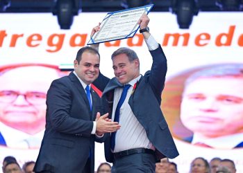 Presidente Roberto Cidade comanda Sessão Solene que outorgou honrarias a ministros do STF, STJ e jurista internacional