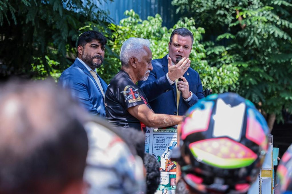 Rodrigo Sá lidera diálogo com mototaxistas e PL polêmico é retirado de tramitação para ajustes