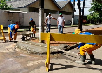 Infraestrutura avança em obras de revitalização e moderniza canteiro no Centro de Itacoatiara