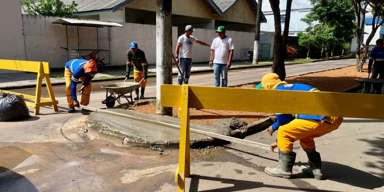 Infraestrutura avança em obras de revitalização e moderniza canteiro no Centro de Itacoatiara
