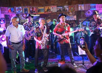 Caravana Beiradão invade o Largo São Sebastião com música de qualidade e muito humor