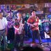 Caravana Beiradão invade o Largo São Sebastião com música de qualidade e muito humor