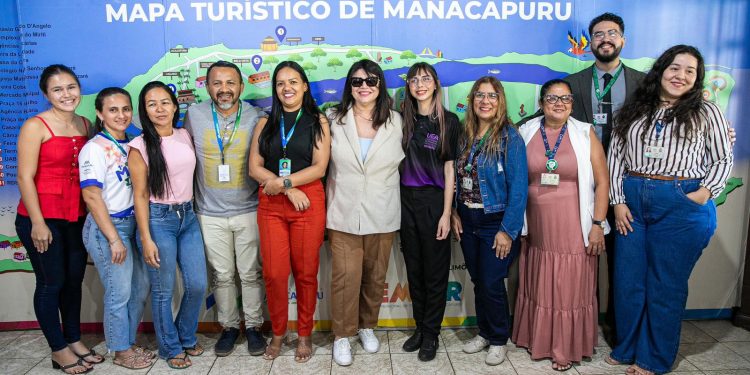 Em Manacapuru, estudante da UEA elabora infográfico com práticas essenciais de cultura e sustentabilidade para turistas estrangeiros
