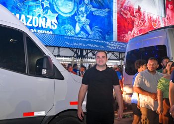 Modernização do Bumbódromo de Parintins vai impulsionar ainda mais o festival, afirma Roberto Cidade