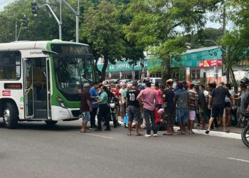Veja: Mulher fica s@ngrand0 na avenida Brasil após ser atr0pelada por ônibus da linha 211