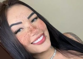 Vídeo: blogueira leva garrafadas de cerveja durante show na Zona Sul