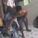 Vídeo: blindado sente cagaç0 com barulho e foge após invadir casa em Manaus