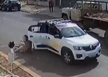 Vídeo: Passageira ‘lisa’ se j0ga do carro de app em movimento por não ter dinheiro da corrida