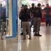 Polícia diz que dois cr1m1n0s0s invadiram joalheria e fugiram de moto após r0ubo no Amazonas Shopping