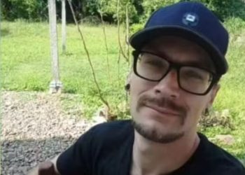 Homem leva bolada na barriga jogando bola e m0rre