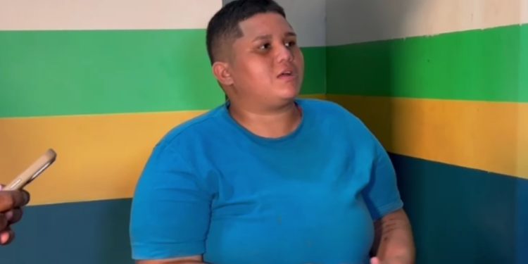 Integrante da ‘Tropa das Moranguetes’, foragida do Pará decide se entregar na delegacia em Manaus