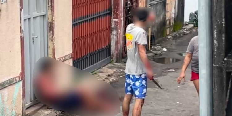 Vídeo mostra jovem sendo alertado ao dar várias f@cadas no irmão em Manaus: ‘Vai m0rr3r’; veja