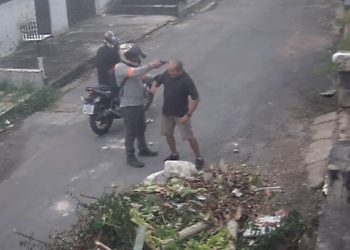 Vídeo: criminos0 aponta rev0lver para a cabeça de idoso em Manaus
