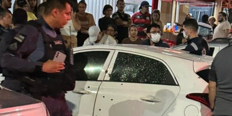 Vídeo: homem leva a esposa para lanchar e acaba m0rto com sete tir0s em Manaus