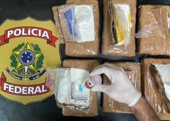 Mulher vinda de Tefé desembarga no aeroporto de Manaus com mala lotada de dr0gas