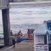 Embarcação naufraga no porto de Itacoatiara e moradores correm para socorrer vítimas