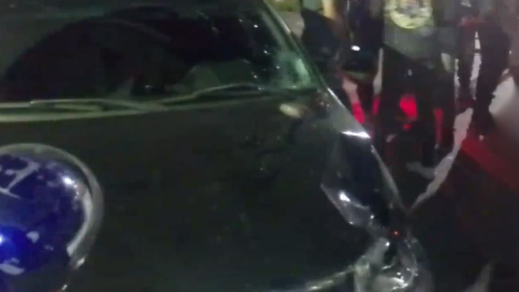 Vídeo: Motorista faz retorno proibido e atr0pel4 motociclista de aplicativo no Monte das Oliveiras