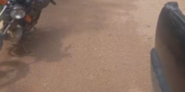 Homem é atr0pel4d0 na estrada por ambulância no meio da estrada em Maués: 'bateu nele e foi embora'