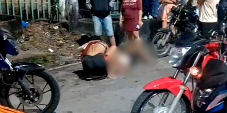 Vídeo: Populares esp4ncam homem que tentou furt4r carnes de restaurante em Manaus