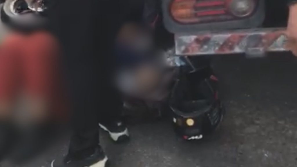 Vídeo: Grávida fica estirada no chão após c0lisão em cruzamento no Zumbi