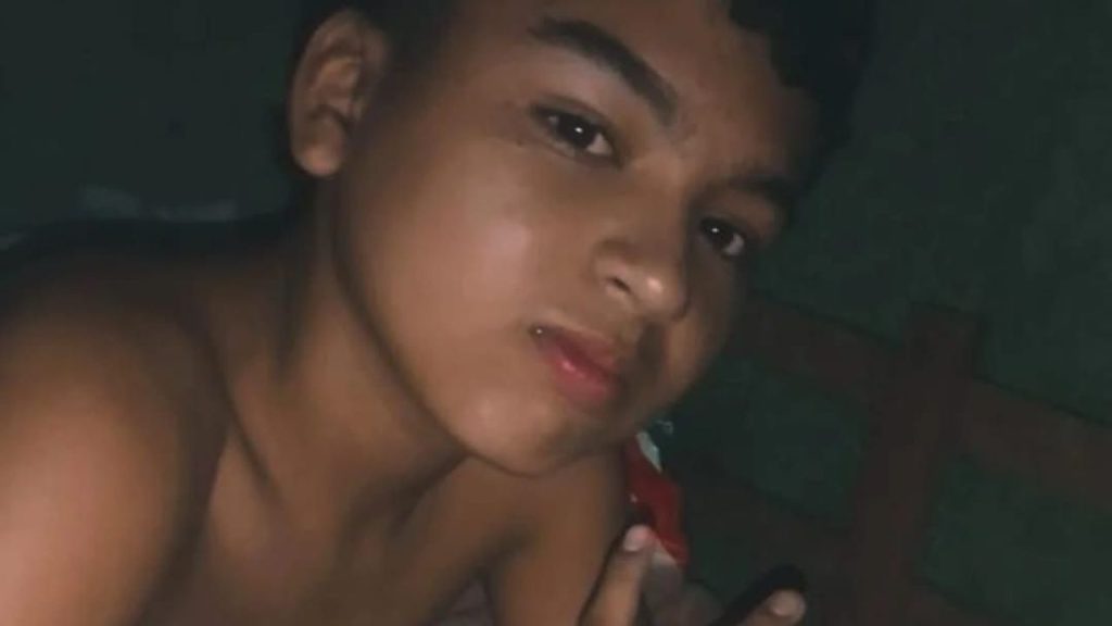 Garoto de 13 anos sofre desc4rga elétrica e se af0ga no Educandos