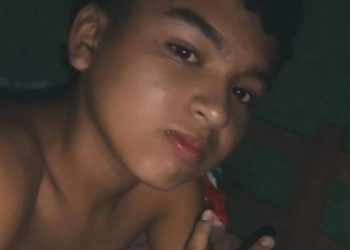 Garoto de 13 anos sofre desc4rga elétrica e se af0ga no Educandos