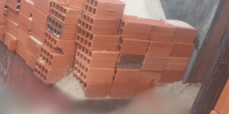 Durante o serviço, pedreiro é abordado e esfaqueado na zona leste de Manaus