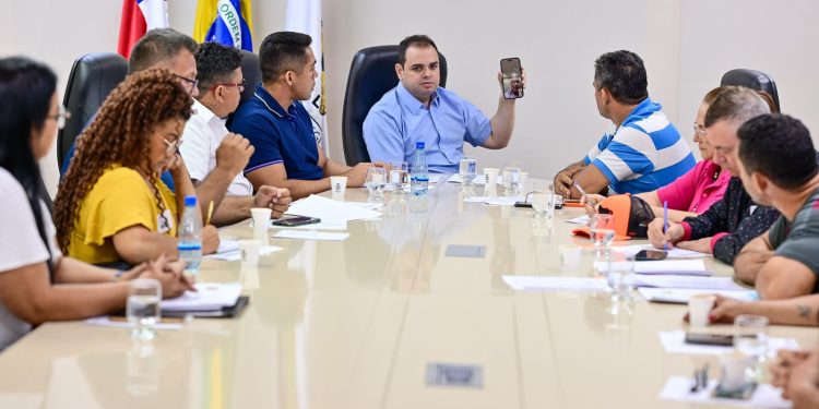 Em reunião com moradores de Presidente Figueiredo, Roberto Cidade confirma início das obras da Rodovia AM-240 após sua articulação