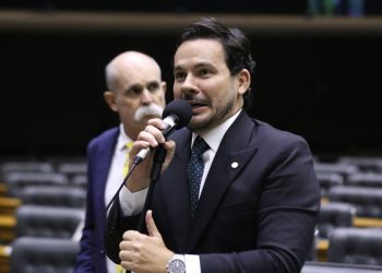 Capitão Alberto Neto defende BR-319 com controle ambiental de alta tecnologia e rebate argumentos contra a pavimentação e tese do ‘desmatamento inevitável’