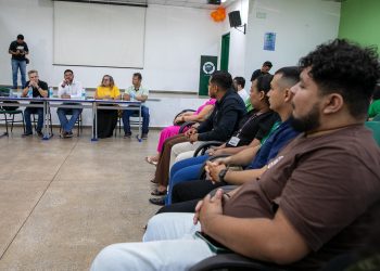 Em Parintins, reitor acompanha implantação de inédito mestrado em rede coordenado pela UEA