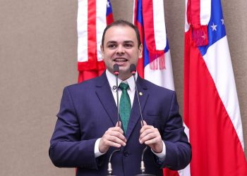 Em data dedicada à ciência, presidente Roberto Cidade celebra política de incentivo à pesquisa nas escolas