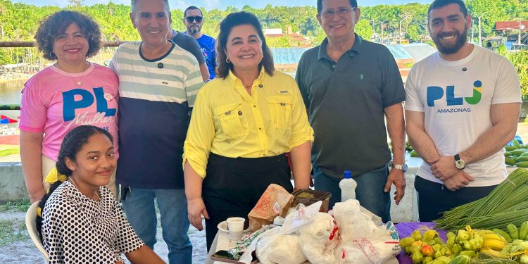 Em Rio Preto da Eva, Maria do Carmo ouve produtores rurais e participa de posse da nova diretoria do PL Municipal