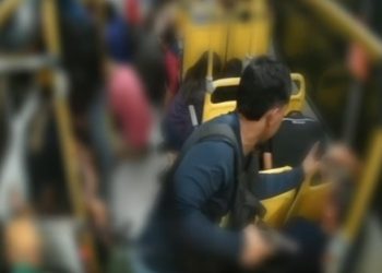 Vídeo: bandid0s invadem linha 320 e ameaçam passageiros de m0rte em Manaus
