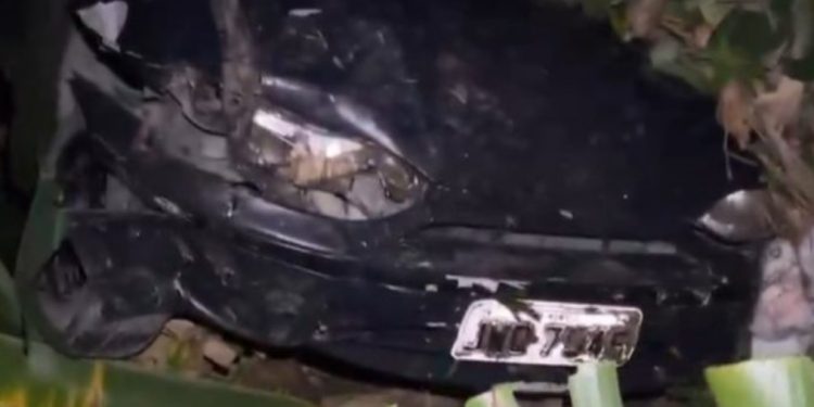 Motorista cai com carro no barranco em Manaus e foge deixando 5 ferid0s