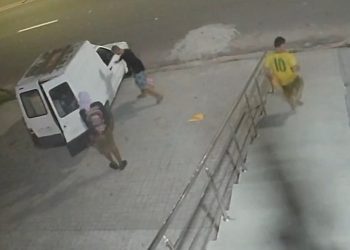 Vídeo: blindados são filmados r0ubando ursinho de pelúcia em Manaus 