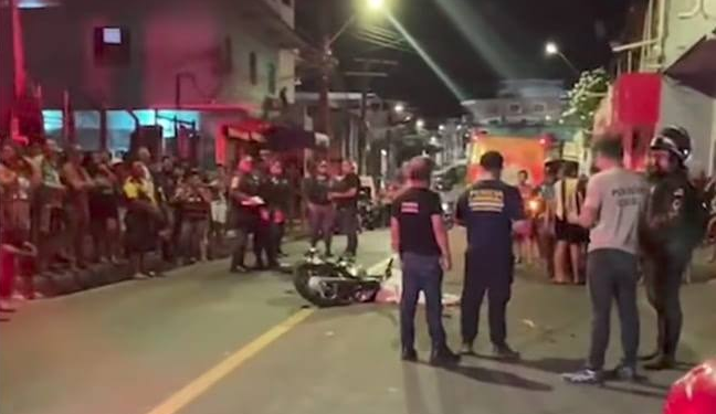 Vídeo: Jovem de 18 anos m0rr3 e$magad0 por ônibus enquanto pilotava moto na Compensa