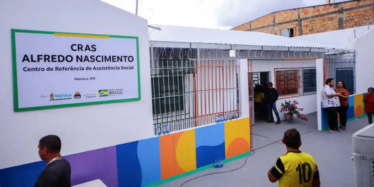 Quarteto invade CRAS na Zona Norte de Manaus e sai fazendo a ‘limpa’