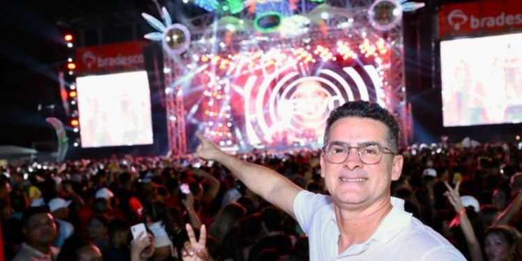 David Almeida ignora mazelas de Manaus e renova contrato de R$ 15,1  milhões para fazer mais festa