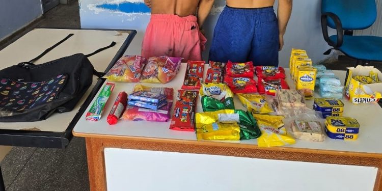 Elinaldo e “Bambu” são pres0s furtand0 biscoito, charque e goma no Amazonas 