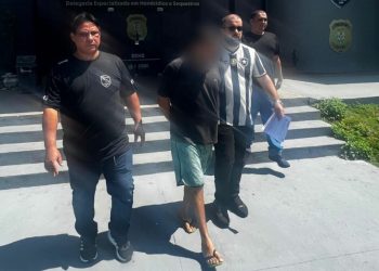 Homem filmado matand0 morador de rua é pres0 em Manaus