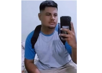 Após desviar de suposto burac0, motociclista bate em muro e não resi$te em Manaus