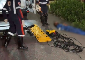 Homem é pego furtand0 fiação e ap@nha até ficar inconsciente na Zona Norte de Manaus