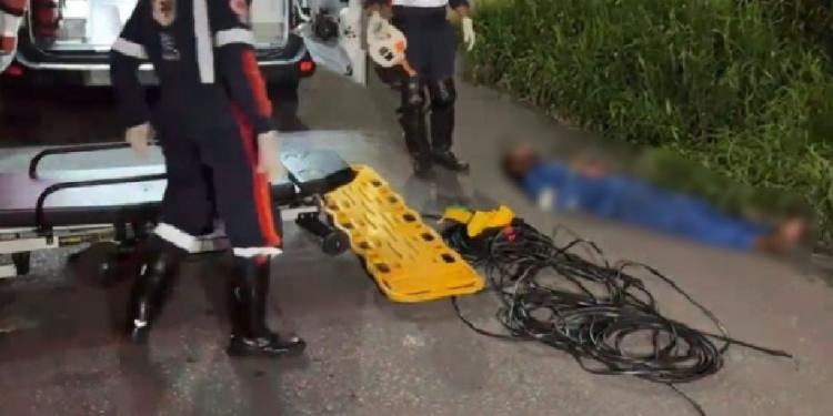 Homem é pego furtand0 fiação e ap@nha até ficar inconsciente na Zona Norte de Manaus