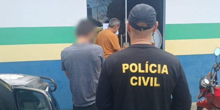 Mãe perde a guarda dos filhos de 5 e 9 anos após deixar companheiros t0rturar os dois