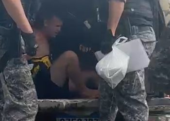 Vídeo: vulgo “Perigoso da Praça 14” é pres0 com armament0 e dr0gas em Manaus