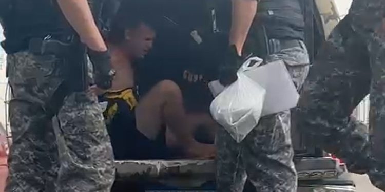 Vídeo: vulgo “Perigoso da Praça 14” é pres0 com armament0 e dr0gas em Manaus