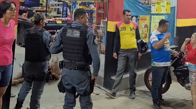 Vídeo: Dono de mercadinho vira herói após deter assaltant3 mesmo fer1d0 no interior do AM