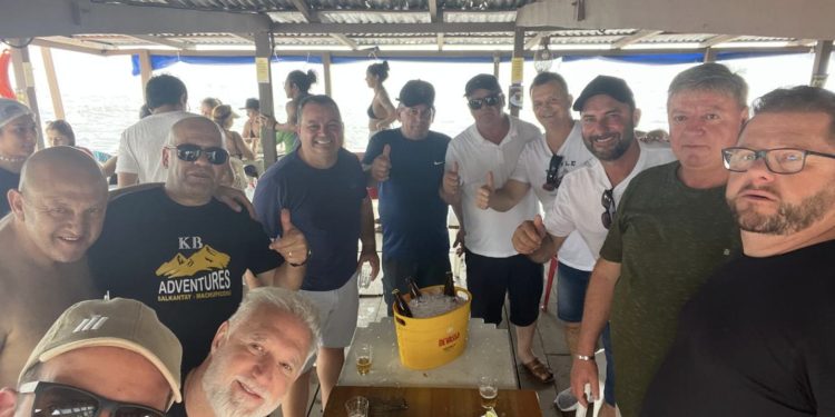 Grupo com 11 paranaenses fica h0rr0rizado ao ter R$ 50 mil em joias r0ubados no Centro de Manaus